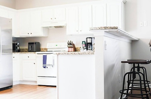Simpsonville House | Cozy Hub-Simpsonville Home, Walk to Bridgeway & Triumph Stadium 3-12 Month Stays