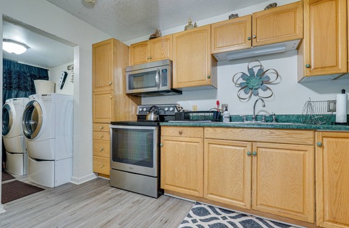 Marion House | Cozy Indiana Home w/Deck, Charcoal Grill & Yard!