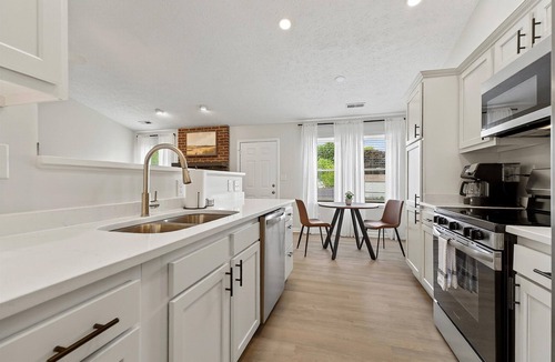 Maxwell House | Cozy Indy Home | Yard, Garage & Fast WiFi