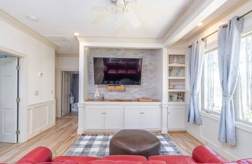 Elberton House | Cozy Lake Front home on Lake Russell