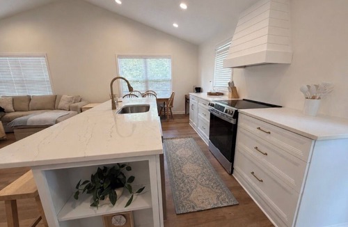 Westview House | Cozy Lake Front House Retreat on Rough River Lake! Sleeps 8!