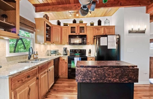 Gainesville House | Cozy Lakefront Home w/Boat Dock