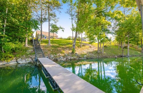 Maynardville House | Cozy Lakefront Home Sleep 12 Private Dock Hot Tub