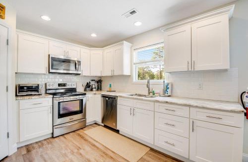 Maynardville House | Cozy Lakefront Home Sleep 12 Private Dock Hot Tub