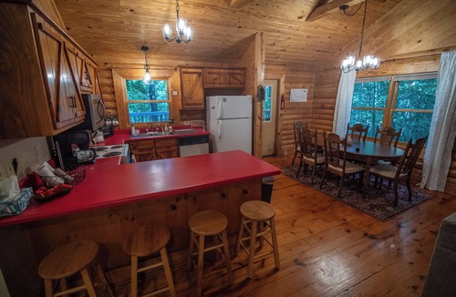 Salem House | Cozy Log Cabin at Lake Jocassee - with Hot Tub, State Park Pass & Boat Parking