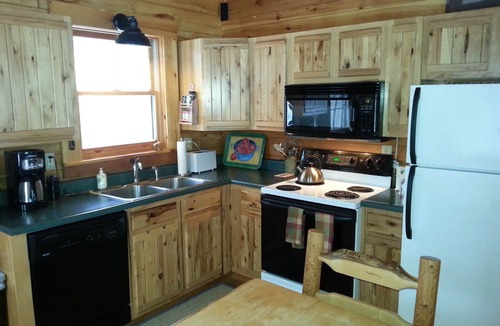 Slatyfork Farm Cabin | Cozy Log Cabin Close to Snowshoe, 2 Bedrooms and a Loft