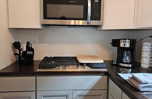 True Cabin | Cozy Lux Cabin Near Pipestem & Bluestone Parks | Sleeps 4