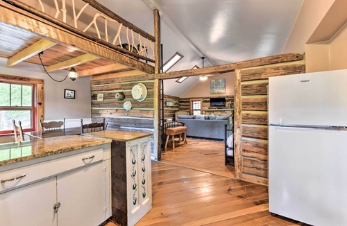 Clyde Apartment | Cozy ‘Mama Bear’ Cabin w/Mountain Views!