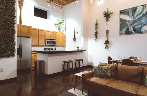Arcadia Apartment | Cozy Mill Loft w/2 king beds, huge windows