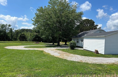 Sloans Valley House | Cozy modern farmhouse w/garage- Only 5 miles to Lake Cumberland!