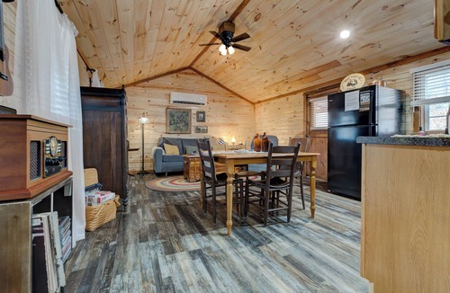 Stanton Cabin | Cozy Mountain Cabin - Daniel Boone Forest near Red River Gorge & Hollerwood!