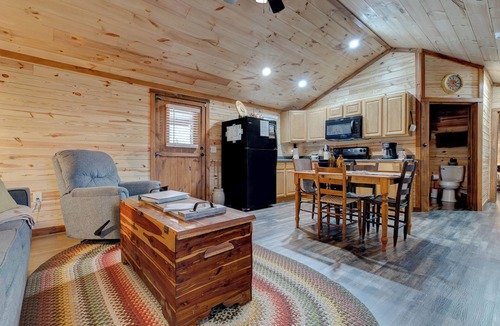 Stanton Cabin | Cozy Mountain Cabin - Daniel Boone Forest near Red River Gorge & Hollerwood!