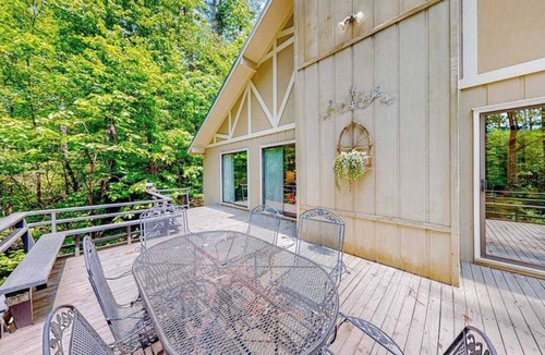 Lake Sequoyah House | Cozy mountain home with foosball, ping-pong, private deck & wood-burning firepla