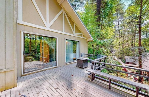 Lake Sequoyah House | Cozy mountain home with foosball, ping-pong, private deck & wood-burning firepla