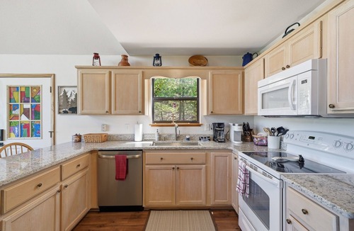 Upper Peachtree Cabin | Cozy Murphy Cabin w/Mountain Views