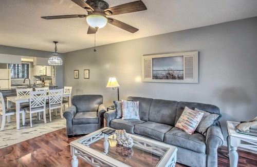 Myrtle Beach Apartment | Cozy Myrtle Beach Condo with Porch - Walk to Beaches