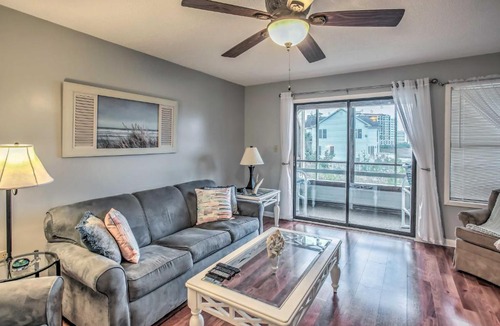 Myrtle Beach Apartment | Cozy Myrtle Beach Condo with Porch - Walk to Beaches