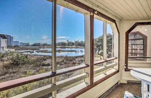 Myrtle Beach Apartment | Cozy Myrtle Beach Condo with Porch - Walk to Beaches
