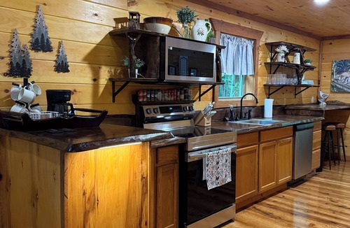 Spencer Cabin | Cozy & Peaceful Custom-Built Cabin, Near Fall Creek Falls - 3 BR/2BA - Sleeps 8