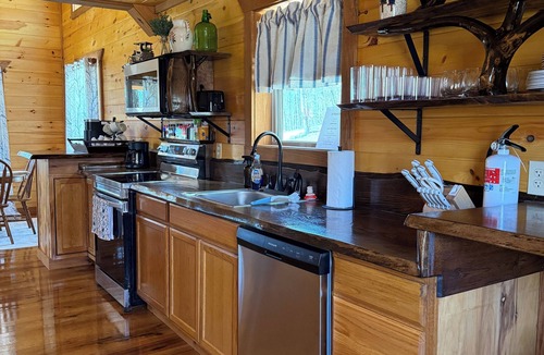 Spencer Cabin | Cozy & Peaceful Custom-Built Cabin, Near Fall Creek Falls - 3 BR/2BA - Sleeps 8