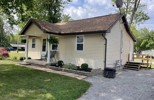Russells Point House | Cozy Pet-Friendly Cottage in Russells Point- Comfy Beds and Quiet Neighborhood