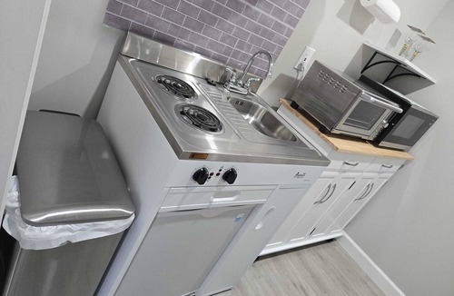 West Springfield Apartment | Cozy Private studio. Pet-Friendly. Conveniently located. Access 395, 495 and I95