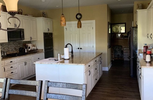 Franklin House | Cozy retreat with swimming pool nestled among Mountain Laurels & sunsets.