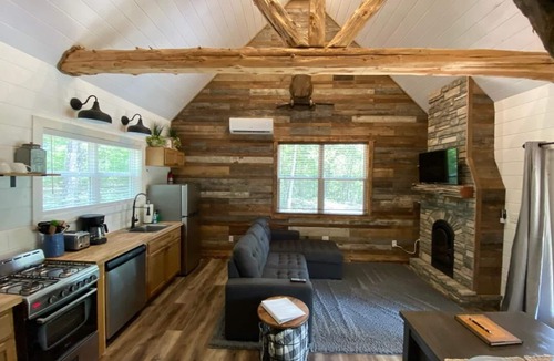 Crofton Cabin | Cozy Rustic Cabin With All The Extras.