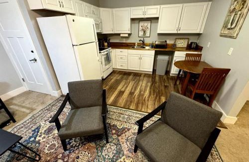 St. Elmo Improvement League House | Cozy Spacious Cabin with Beautiful Hiking Trails in Tennessee