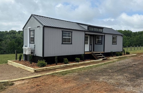 Dickson County Cabin | Cozy stay at Baling Out Farms