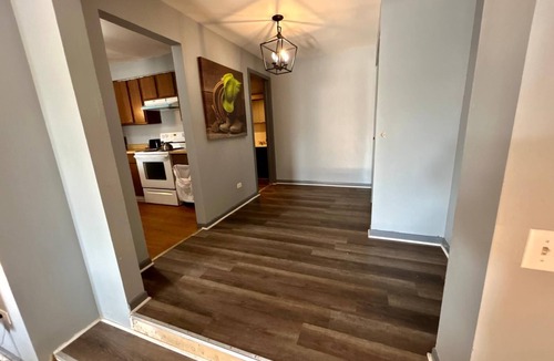 West Ridge Apartment | Cozy Studio with Two Queen Beds in Chicago near Transit and Dining