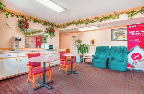 Durham Hotel | Cozy Suburban Room w/King Bed + Mini Fridge for Ultimate Relaxation