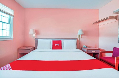 Durham Hotel | Cozy Suburban Room w/King Bed + Mini Fridge for Ultimate Relaxation