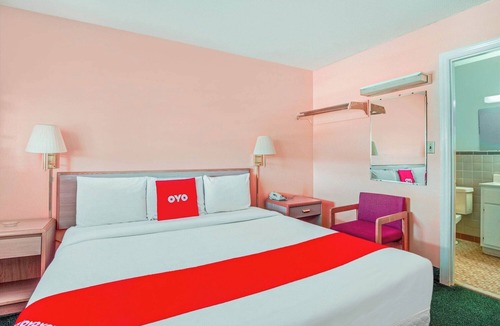 Durham Hotel | Cozy Suburban Room w/King Bed + Mini Fridge for Ultimate Relaxation