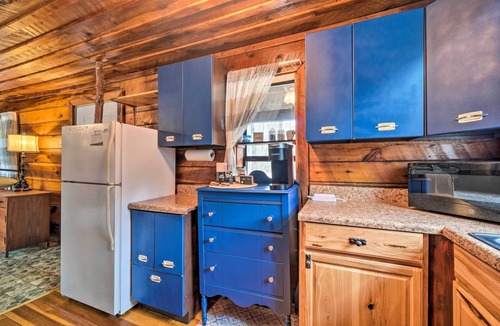 Byrdstown Apartment | Cozy Tennessee Cabin Rental - 1 Mi to Lake