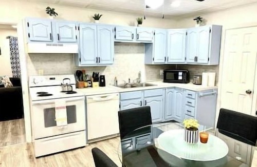 Thomasville Apartment | Cozy Thomasville Stay-Fast WiFi & Private Carport
