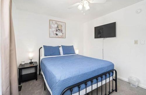 Northwest Raleigh House | Cozy Townhome Free Parking Near