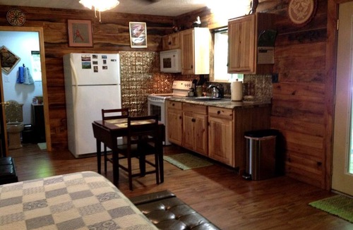 Pittsburg House | Cozy Two Person Cabin Rental near London, Kentucky, with direct access to Daniel Boone National Forest