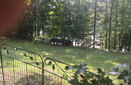 Harriman Apartment | Cozy Waterfront 1-bedroom with WiFi and AC in charming Harriman