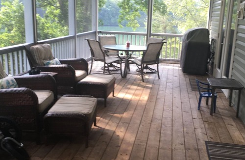 Harriman Apartment | Cozy Waterfront 1-bedroom with WiFi and AC in charming Harriman