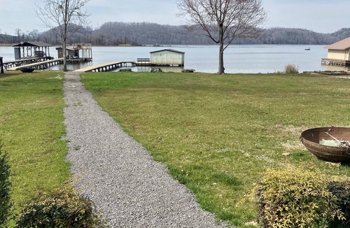 Scottsboro House | Cozy Waterfront Home With Boathouse