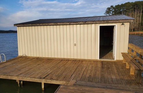 Scottsboro House | Cozy Waterfront Home With Boathouse