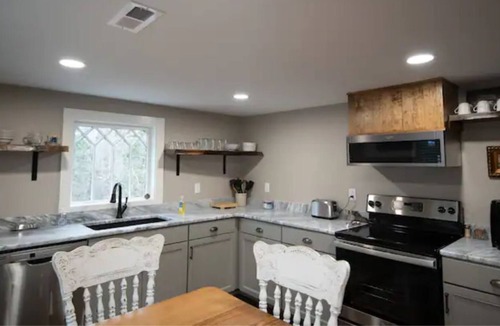 Stonehouse Cottage | Cozy waterfront newly renovated cottage!