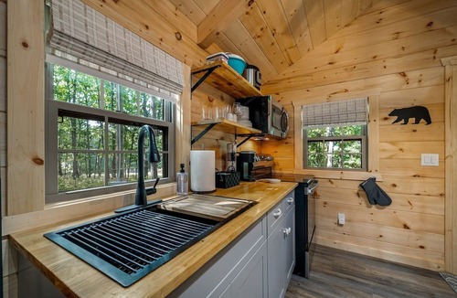 Mentone Cabin | Cozy Woodland Cabin Escape for Families, Friends & Retreats in Mentone, Alabama
