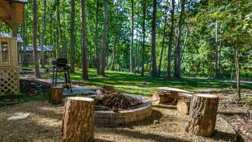 Mentone House | Cozy Woodland Cabin Escape for Families, Friends & Retreats in Mentone, Alabama