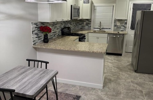 Downtown Baltimore Apartment | CozyHome Walkable to M&T Stadium - Horseshoe - Topgolf