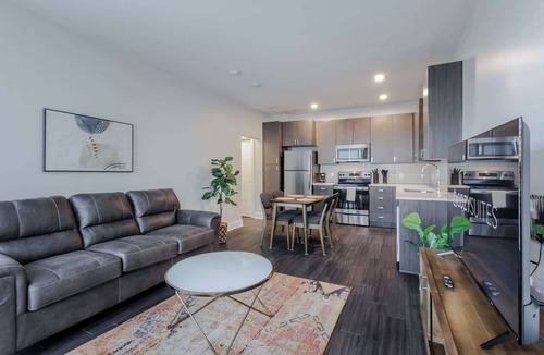 Central Business District Apartment | CozySuites Artistry Cincinnati