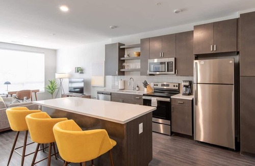 Central Business District Apartment | CozySuites Artistry Cincinnati
