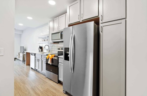Lockerbie Square Apartment | CozySuites Mass with lounge and roof deck #17