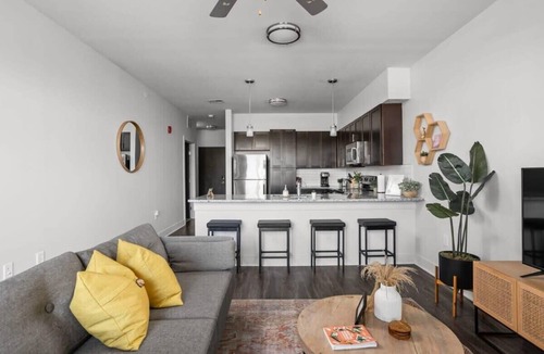 Indianapolis Apartment | Cozysuites Upscale 2BR near Fashion Mall